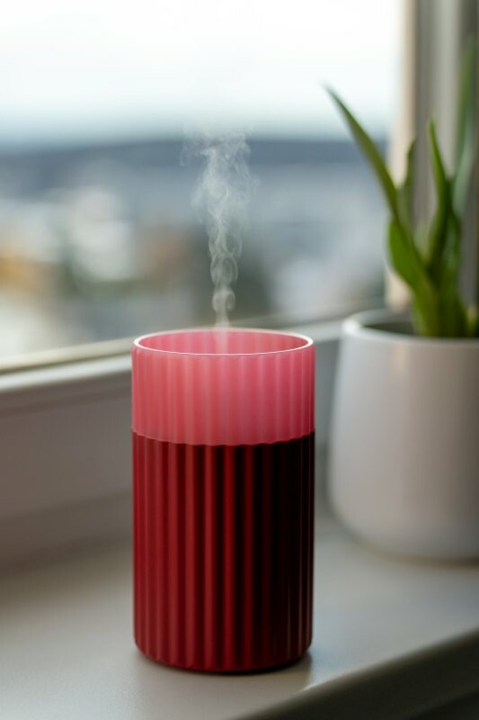 Airbi CANDLE - aroma difuzér se světelným efektem hořící svíčky červený